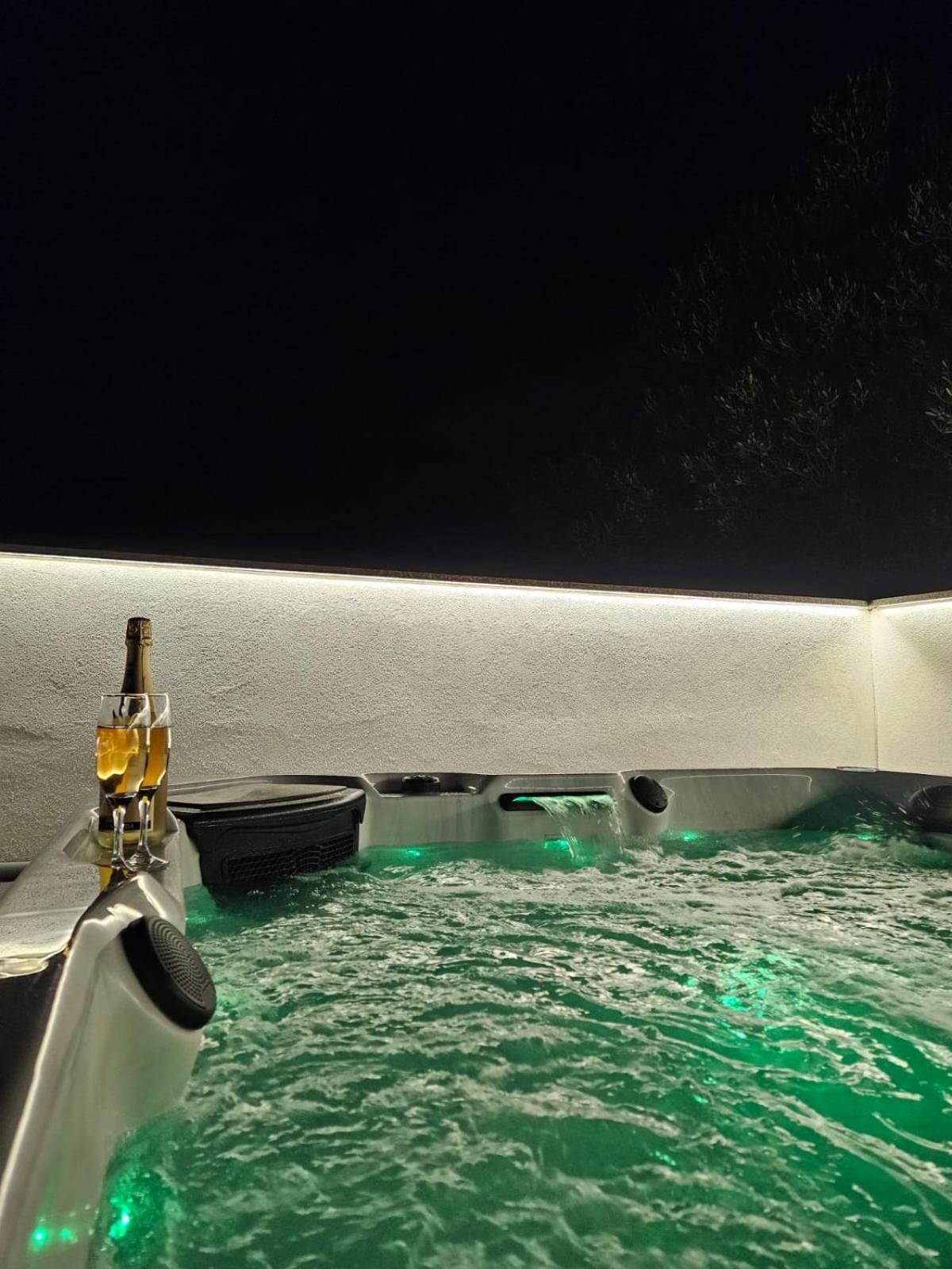 Apartman Koko With Private Jacuzzi Makarska Ngoại thất bức ảnh