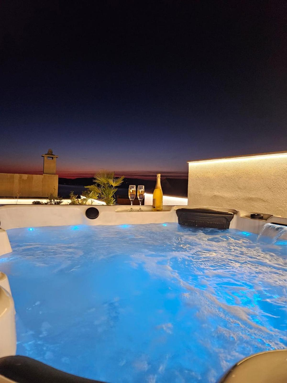 Apartman Koko With Private Jacuzzi Makarska Ngoại thất bức ảnh