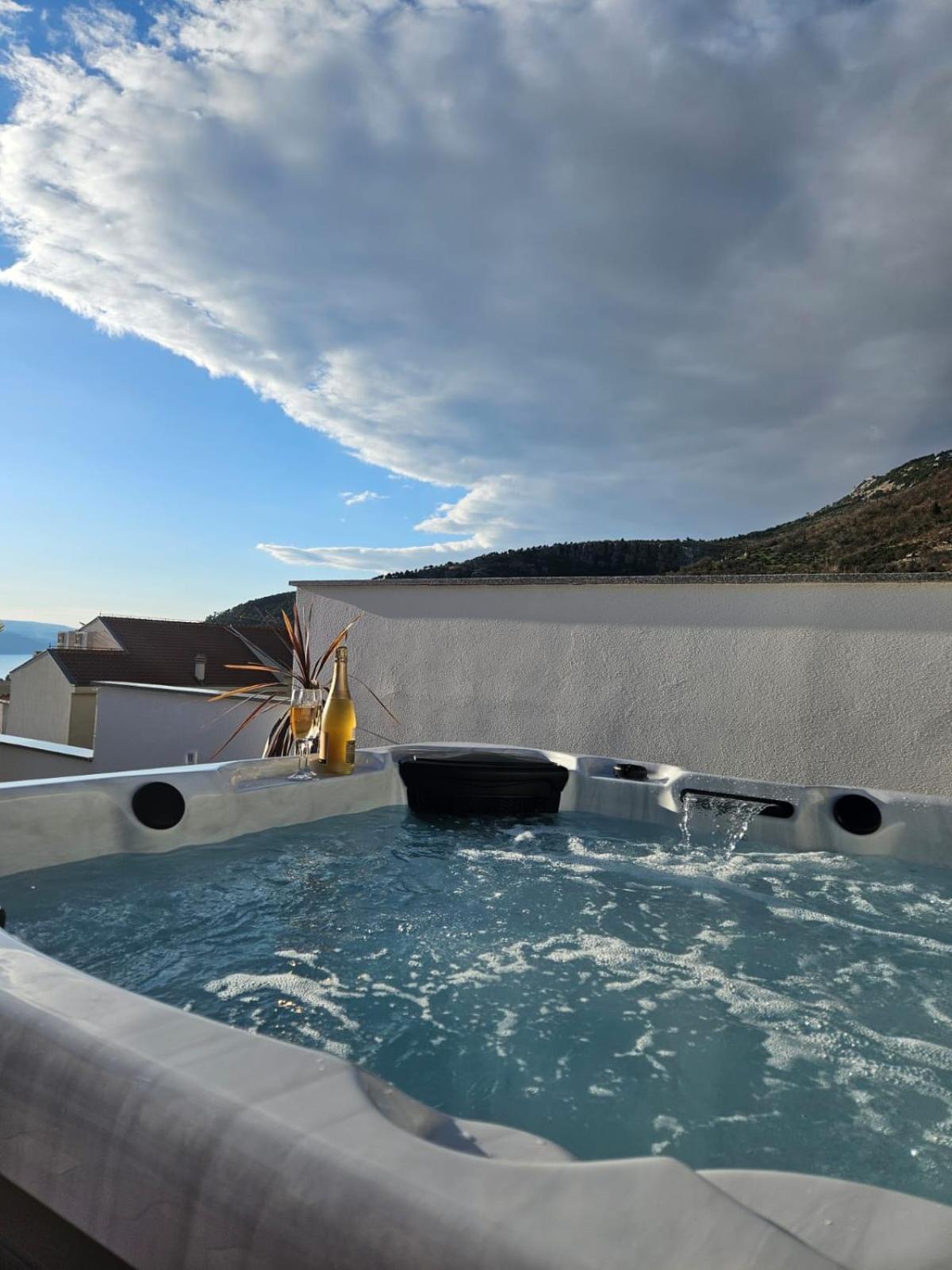 Apartman Koko With Private Jacuzzi Makarska Ngoại thất bức ảnh
